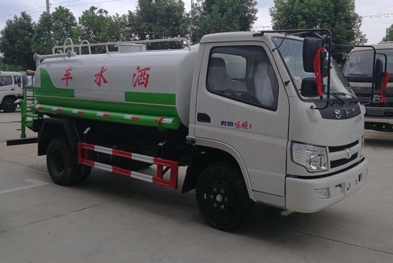 時(shí)風(fēng)風(fēng)順5噸綠化灑水車(chē)廠(chǎng)家價(jià)格