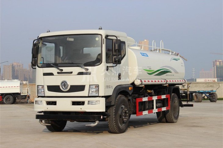 環(huán)衛灑水車(chē)需要用什么駕駛證_東風(fēng)御虎12噸環(huán)衛灑水車(chē)