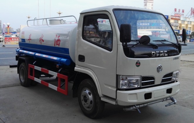 東風(fēng)福瑞卡5噸綠化灑水車(chē)(不上戶(hù)灑水車(chē))