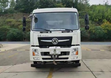 國六東風(fēng)專(zhuān)底D3V前四后八26方灑水車(chē) 國六東風(fēng)專(zhuān)底D3V前四后八26方灑水車(chē)